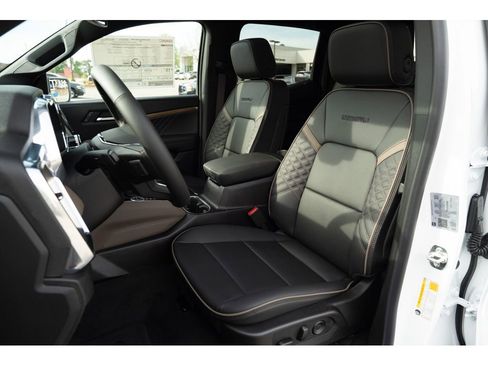 New 2026 GMC Canyon Denali image 12