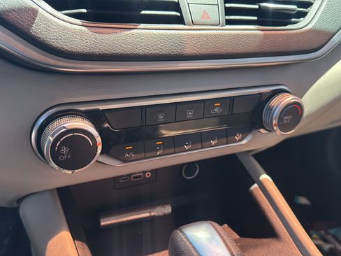 Used 2020 Nissan Altima 2.5 S FWD image 27