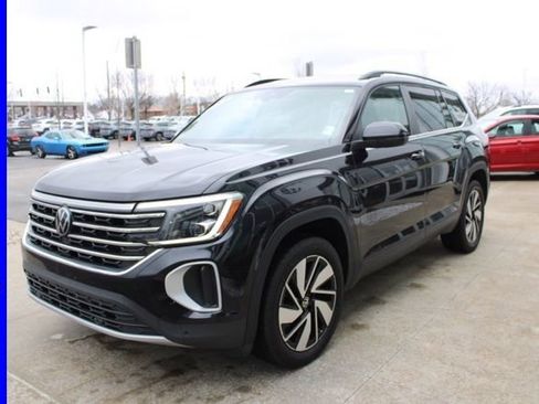 Used 2024 Volkswagen Atlas SE image 3