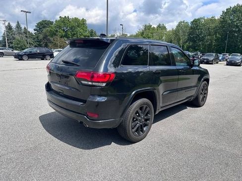 Used 2018 Jeep Grand Cherokee Altitude AWD/4WD image 3