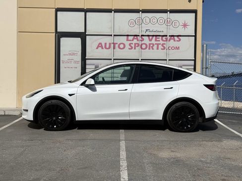 Used 2022 Tesla Model Y Long Range AWD/4WD image 5