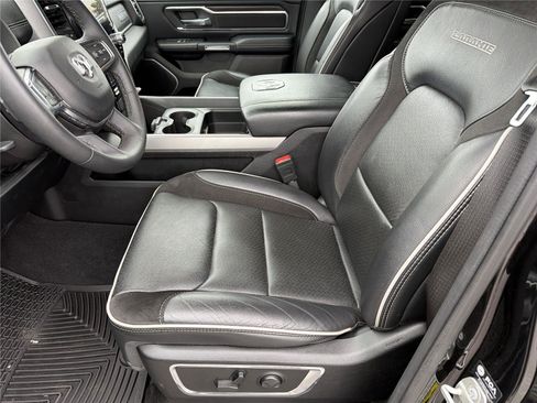 Used 2025 RAM 1500 Laramie AWD/4WD image 7