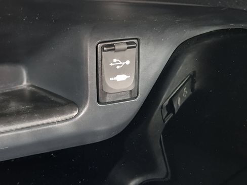 Used 2019 Toyota C-HR XLE FWD image 30