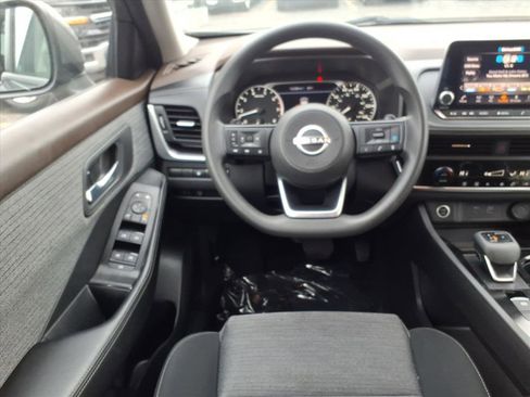 Used 2023 Nissan Rogue SV image 5