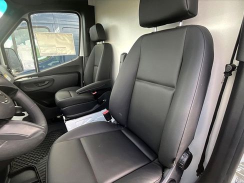 New 2025 Mercedes-Benz Sprinter 4500 image 8