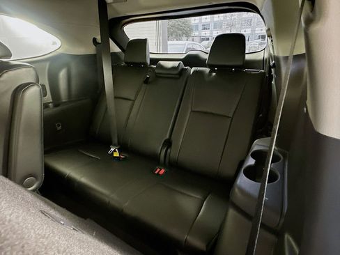 Certified 2024 Toyota Highlander XLE image 27