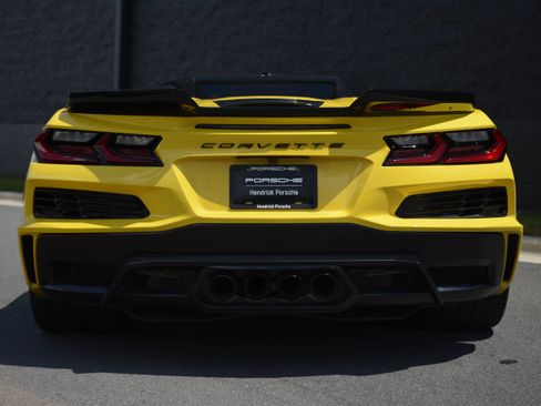 Used 2025 Chevrolet Corvette Z06 w/ Stealth Interior Trim Package RWD image 6