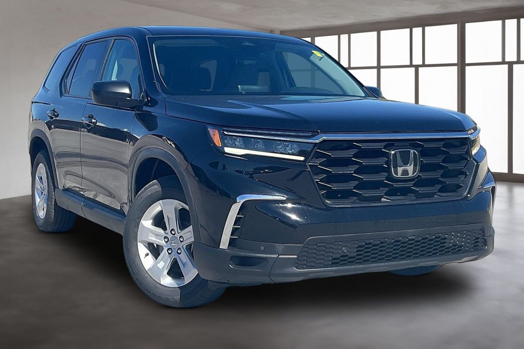 Used 2023 Honda Pilot LX image 3