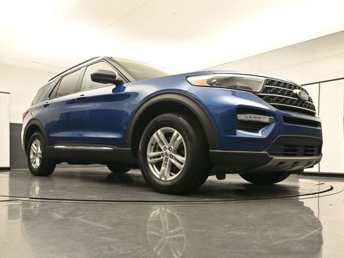 Used 2023 Ford Explorer XLT w/ Equipment Group 202A AWD/4WD image 27