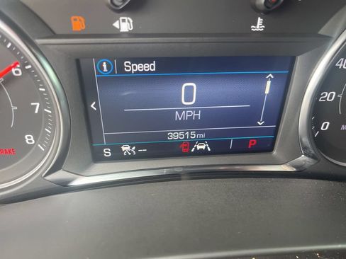 Used 2024 GMC Terrain SLE w/ Driver Convenience Package FWD image 5