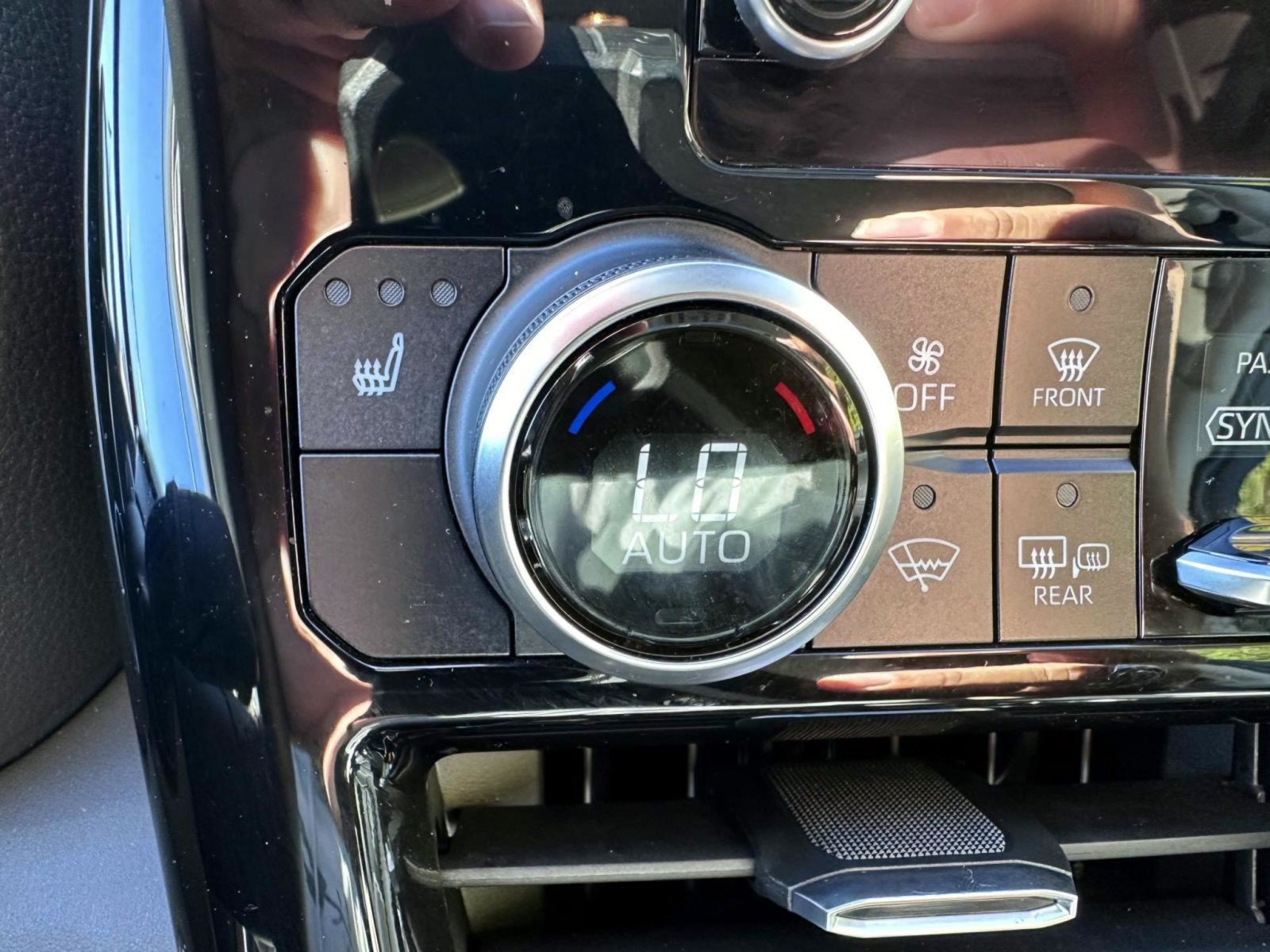 Used 2024 Toyota Highlander XLE AWD/4WD image 23