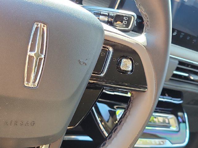 Used 2025 Lincoln Corsair AWD w/ Equipment Group 101A image 12