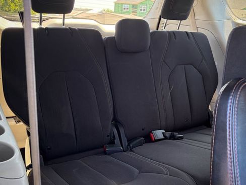 Used 2019 Chrysler Pacifica L FWD image 23