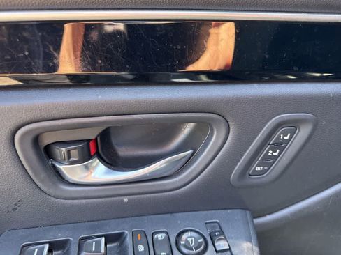 Used 2024 Honda Pilot Touring image 2