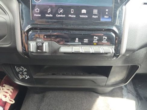 Certified 2025 RAM 2500 Big Horn AWD/4WD image 25