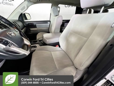 Used 2017 Toyota Sequoia SR5 AWD/4WD image 25