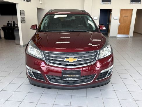 Used 2015 Chevrolet Traverse LT w/ Style and Technology Package image 3