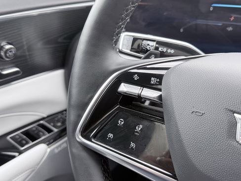 Used 2024 Cadillac Lyriq Luxury image 59