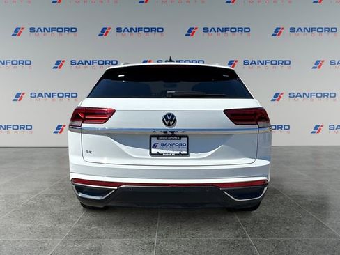 Used 2022 Volkswagen Atlas Cross Sport SE w/ Panoramic Sunroof Package FWD image 4
