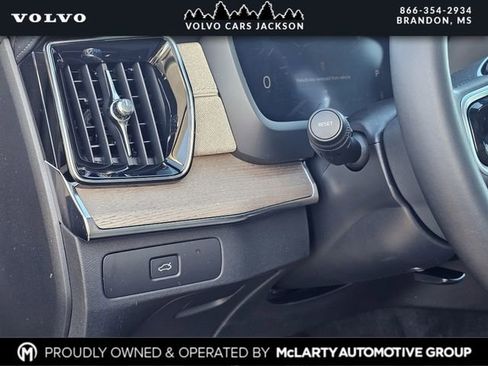 New 2026 Volvo XC90 B6 Plus w/ Protection Package Premier AWD/4WD image 17