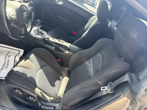 Used 2010 Nissan 370Z Roadster image 15