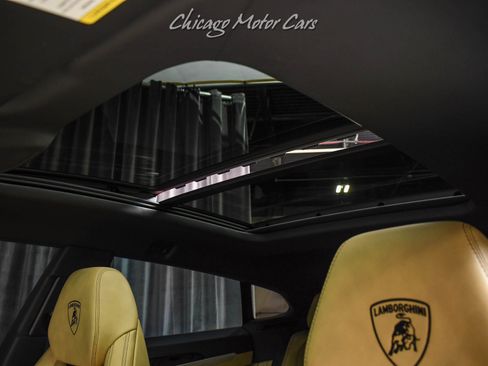 Used 2021 Lamborghini Urus AWD/4WD image 19