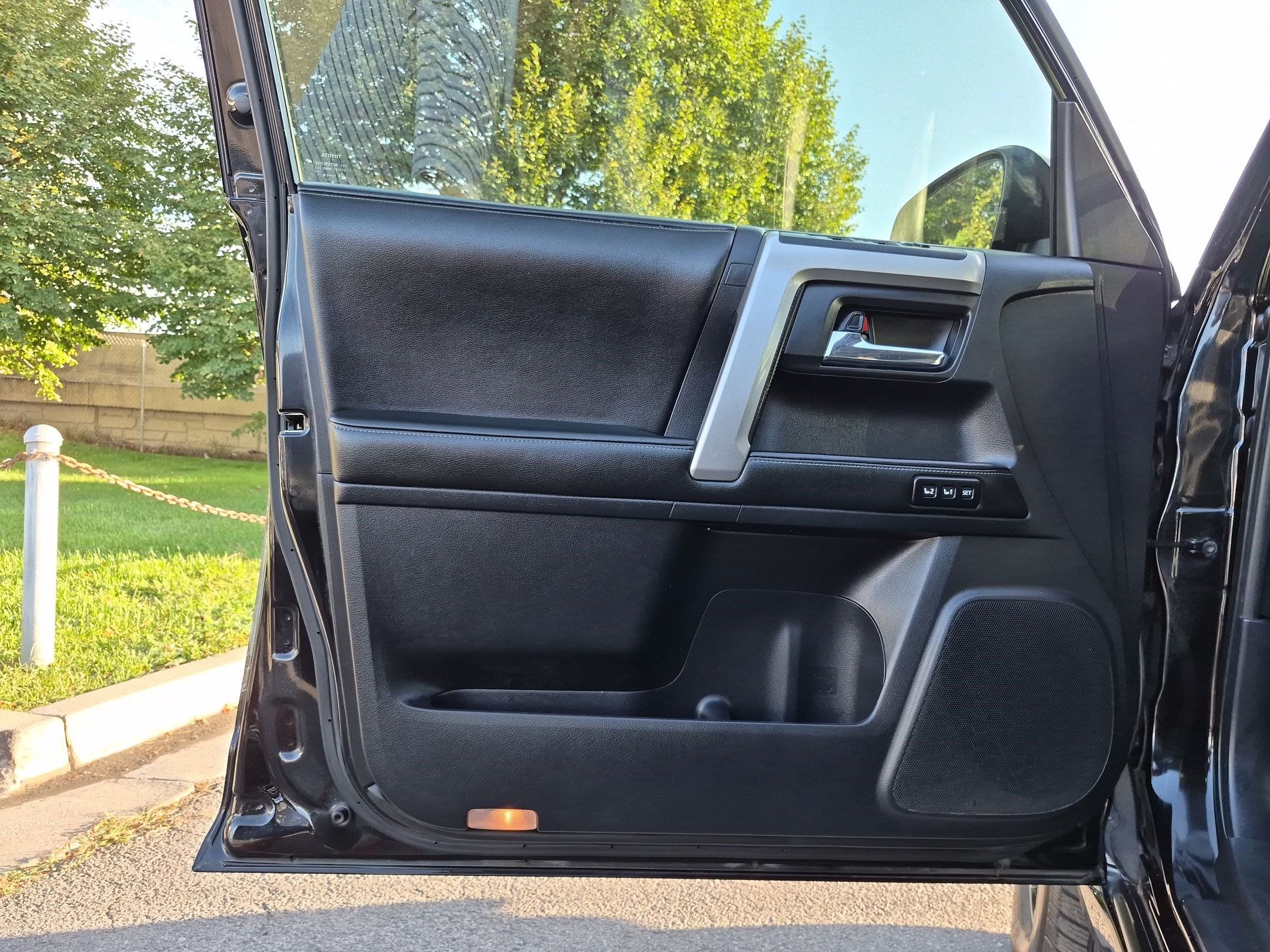 Used 2014 Toyota 4Runner Limited AWD/4WD image 14