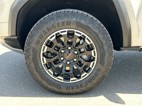 Used 2026 GMC Canyon AT4 AWD/4WD image 32