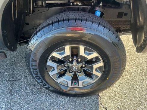 Used 2023 Toyota Tacoma TRD Off-Road w/ Advanced Technology Package AWD/4WD image 11