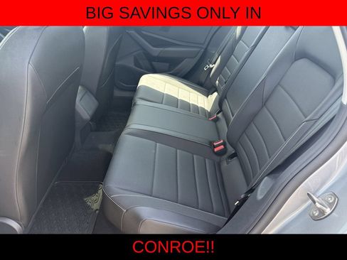 Used 2024 Volkswagen Jetta SE FWD image 24