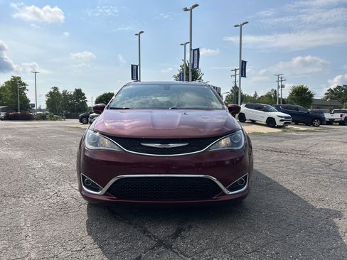 Used 2019 Chrysler Pacifica Touring-L Plus FWD image 10