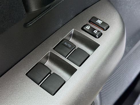 Used 2010 Toyota Tundra 4x4 Double Cab image 17