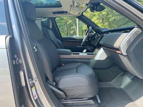 New 2025 Land Rover Range Rover SE image 33