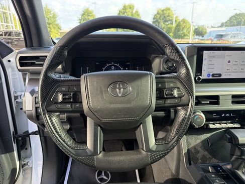 Used 2025 Toyota Tacoma SR5 AWD/4WD image 23