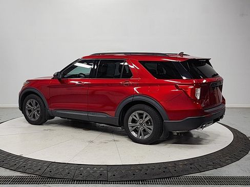 Used 2021 Ford Explorer XLT w/ Equipment Group 202A RWD image 5
