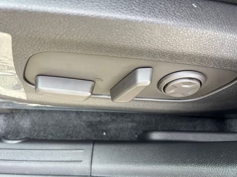 New 2026 Kia Carnival EX image 19