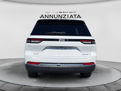 Used 2024 Jeep Grand Cherokee Limited image 4