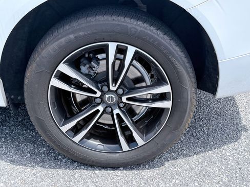 Used 2018 Volvo XC60 T6 Momentum w/ Convenience Package AWD/4WD image 34
