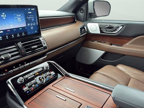Used 2024 Lincoln Navigator L Reserve image 20