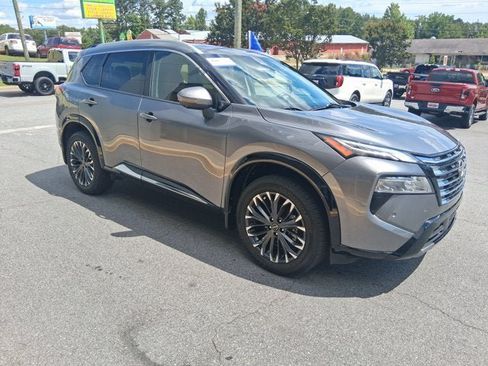 Used 2024 Nissan Rogue Platinum AWD/4WD image 4