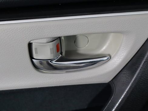 Used 2017 Toyota Corolla LE FWD image 19