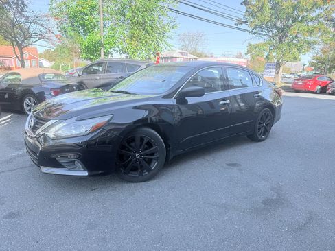 Used 2017 Nissan Altima 2.5 SR w/ Midnight Edition Package image 2
