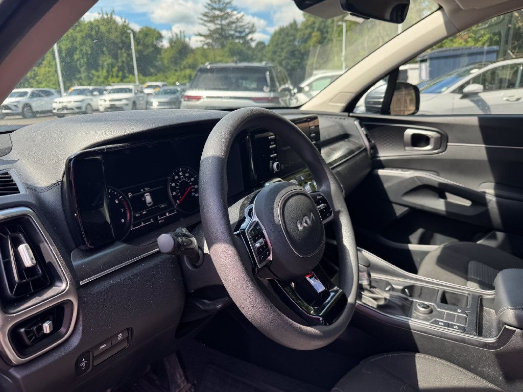 Used 2022 Kia Sorento LX AWD/4WD image 19