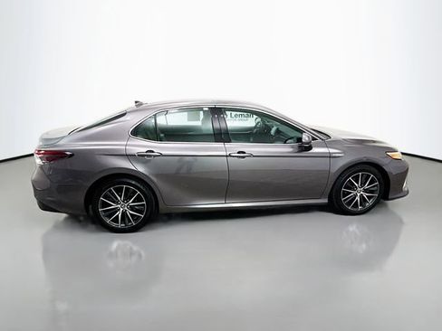 Used 2021 Toyota Camry XLE w/ Cold Weather Package image 8