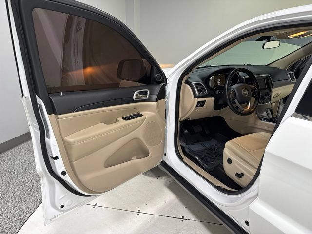 Used 2020 Jeep Grand Cherokee Laredo AWD/4WD image 8