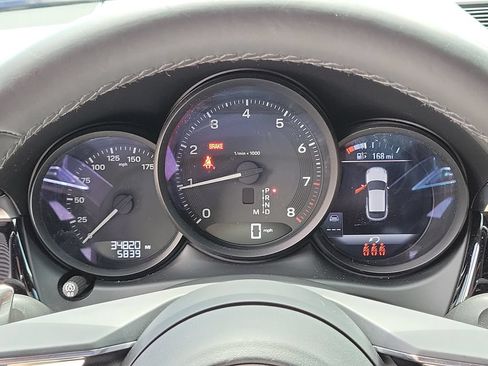 Certified 2023 Porsche Macan AWD/4WD image 36