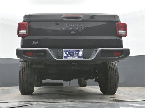 Used 2022 Jeep Gladiator Sport image 43
