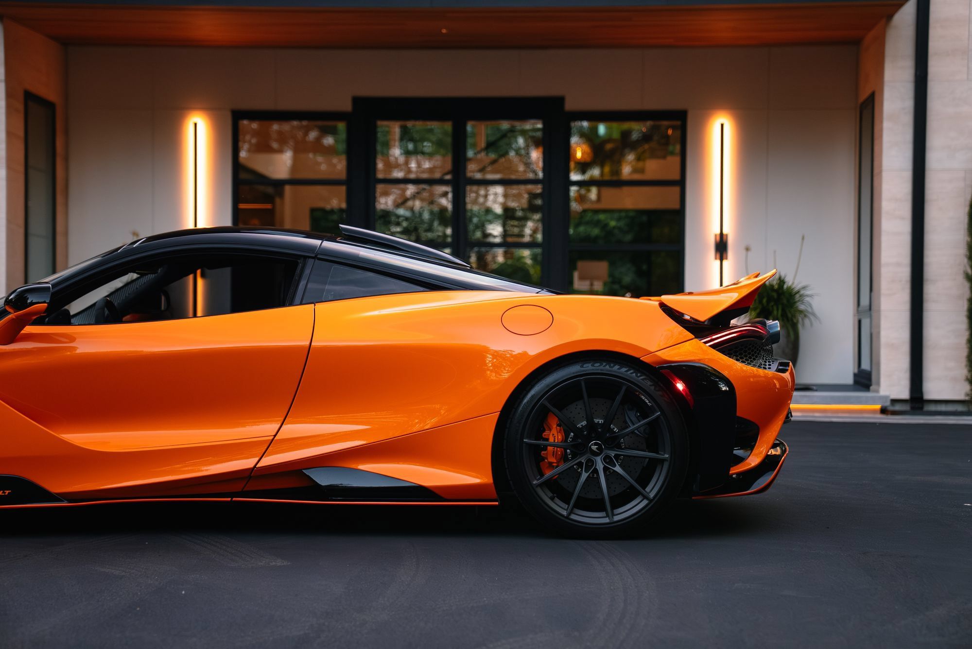 Used 2021 McLaren 765LT RWD image 5