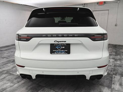 Used 2022 Porsche Cayenne Platinum Edition image 5