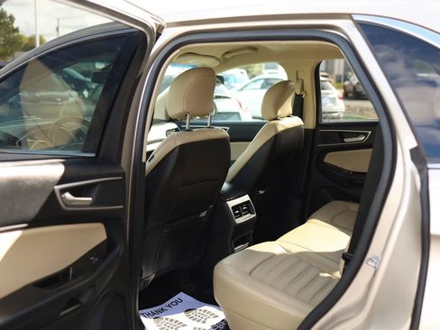 Used 2017 Ford Edge SEL w/ Equipment Group 201A AWD/4WD image 39